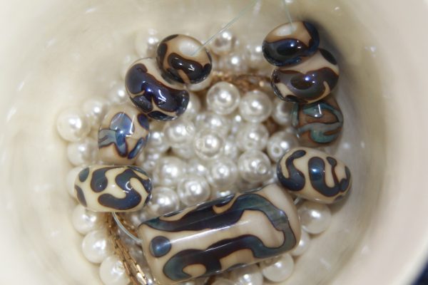 Color Shifting Squigglies on an Ivory Base - Image 3
