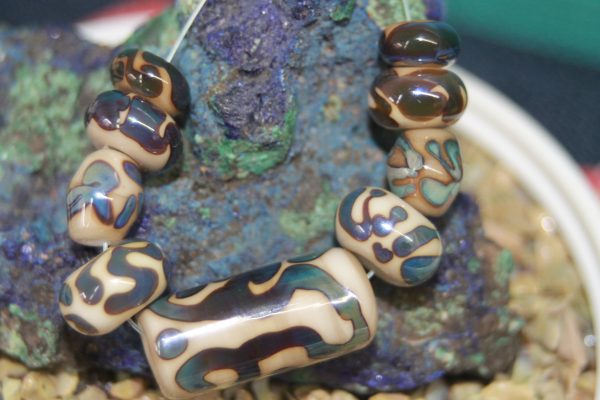 Color Shifting Squigglies on an Ivory Base - Image 6