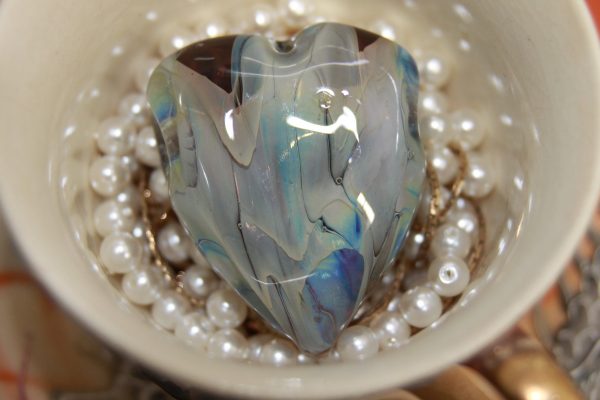 Shimmering Blue Heart with Veining XL - Image 4