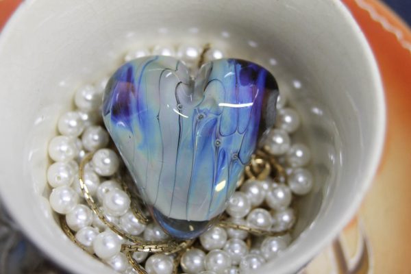 Shimmering Blue Heart with Veining Large - Image 2