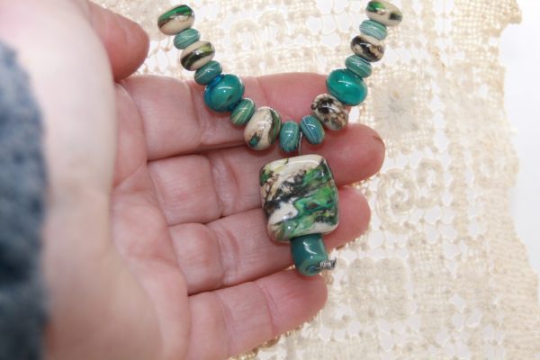 Green and Ivory Swirl Bead Set - Image 2