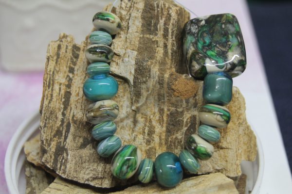 Green and Ivory Swirl Bead Set
