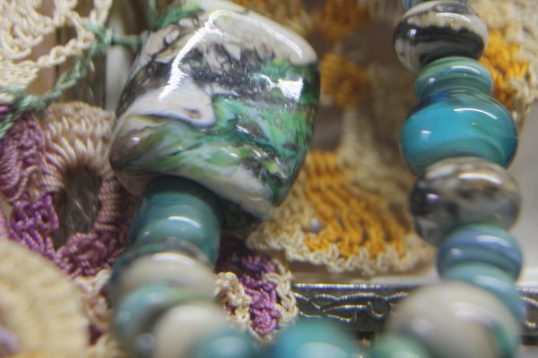 Green and Ivory Swirl Bead Set - Image 3