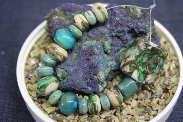 Green and Ivory Swirl Bead Set - Image 4